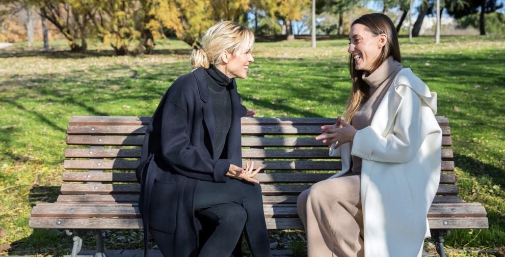 la psicóloga ana belén medialdea con maggie civantos