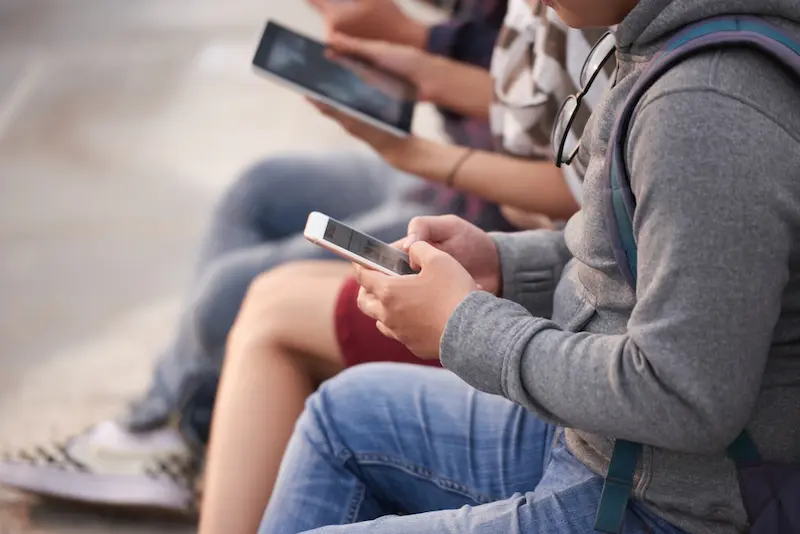 impacto de las redes sociales en la salud mental de los adolescentes